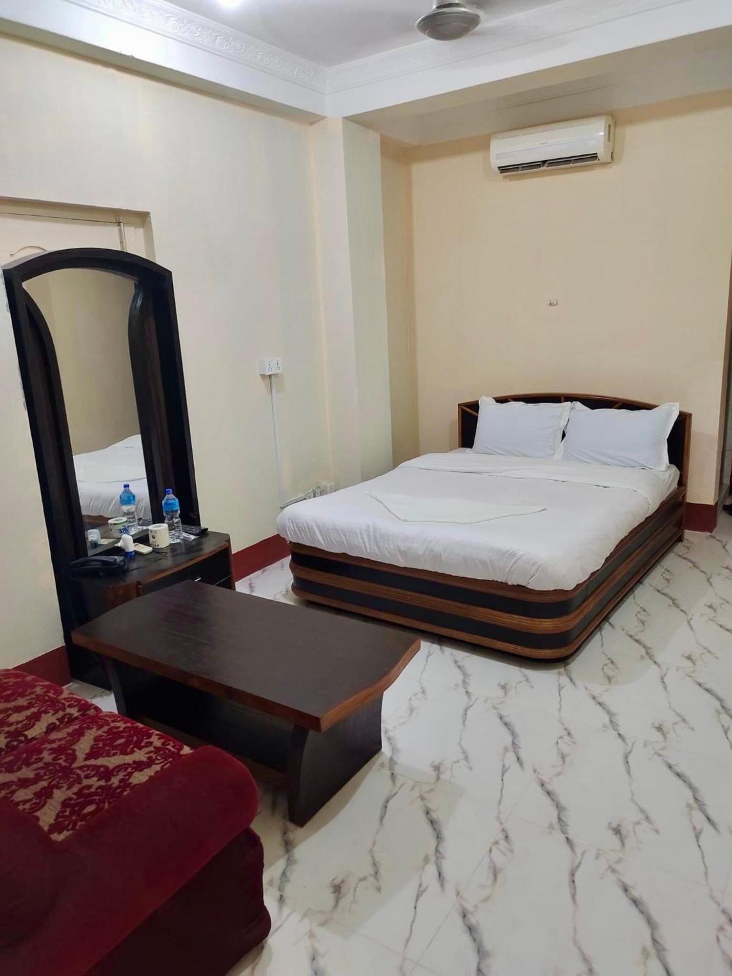 Hotel Samrat Inn Pvt Ltd Lahan Exterior photo